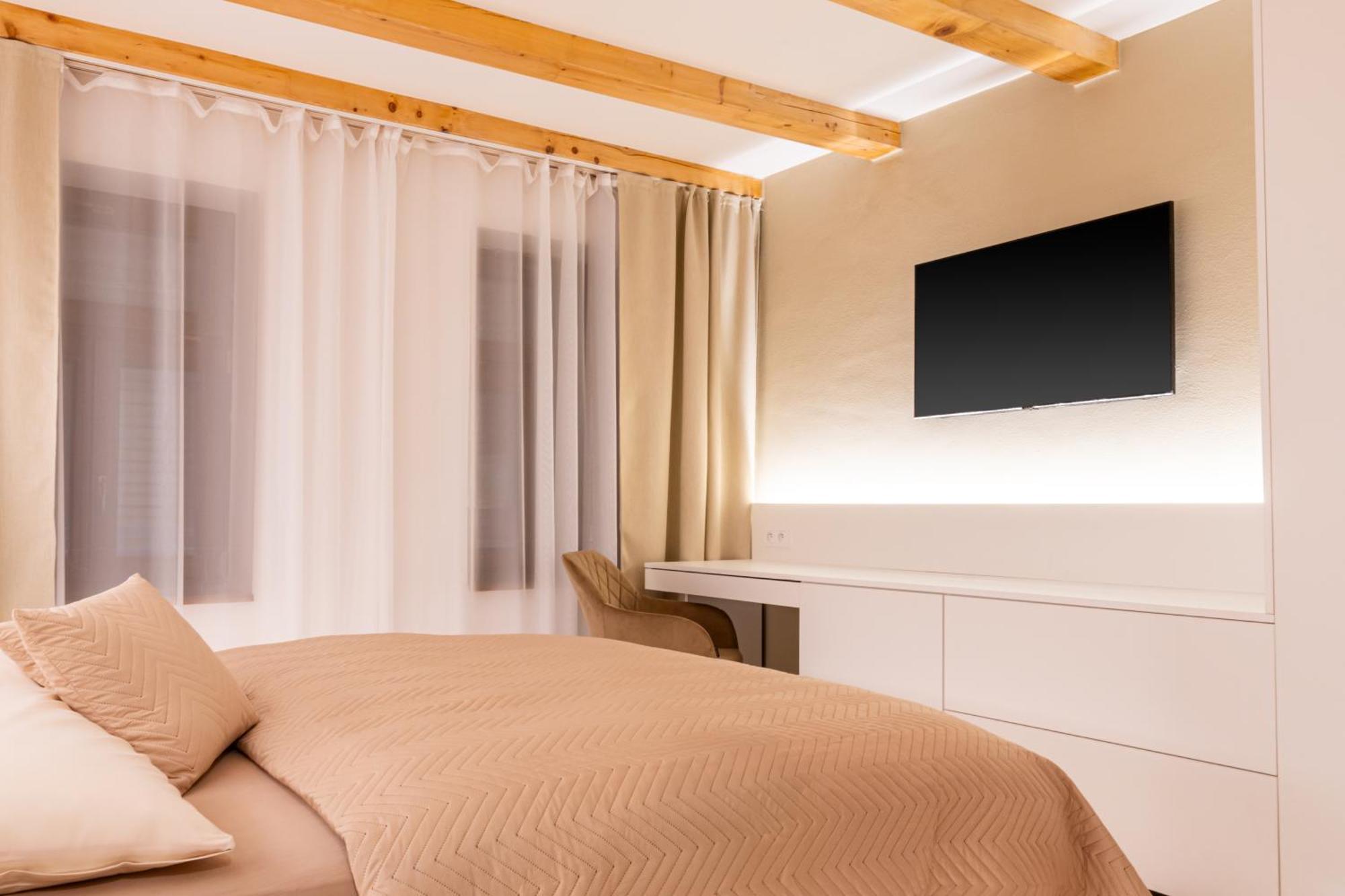 אולומוץ White Wolf Boutique Apartments מראה חיצוני תמונה