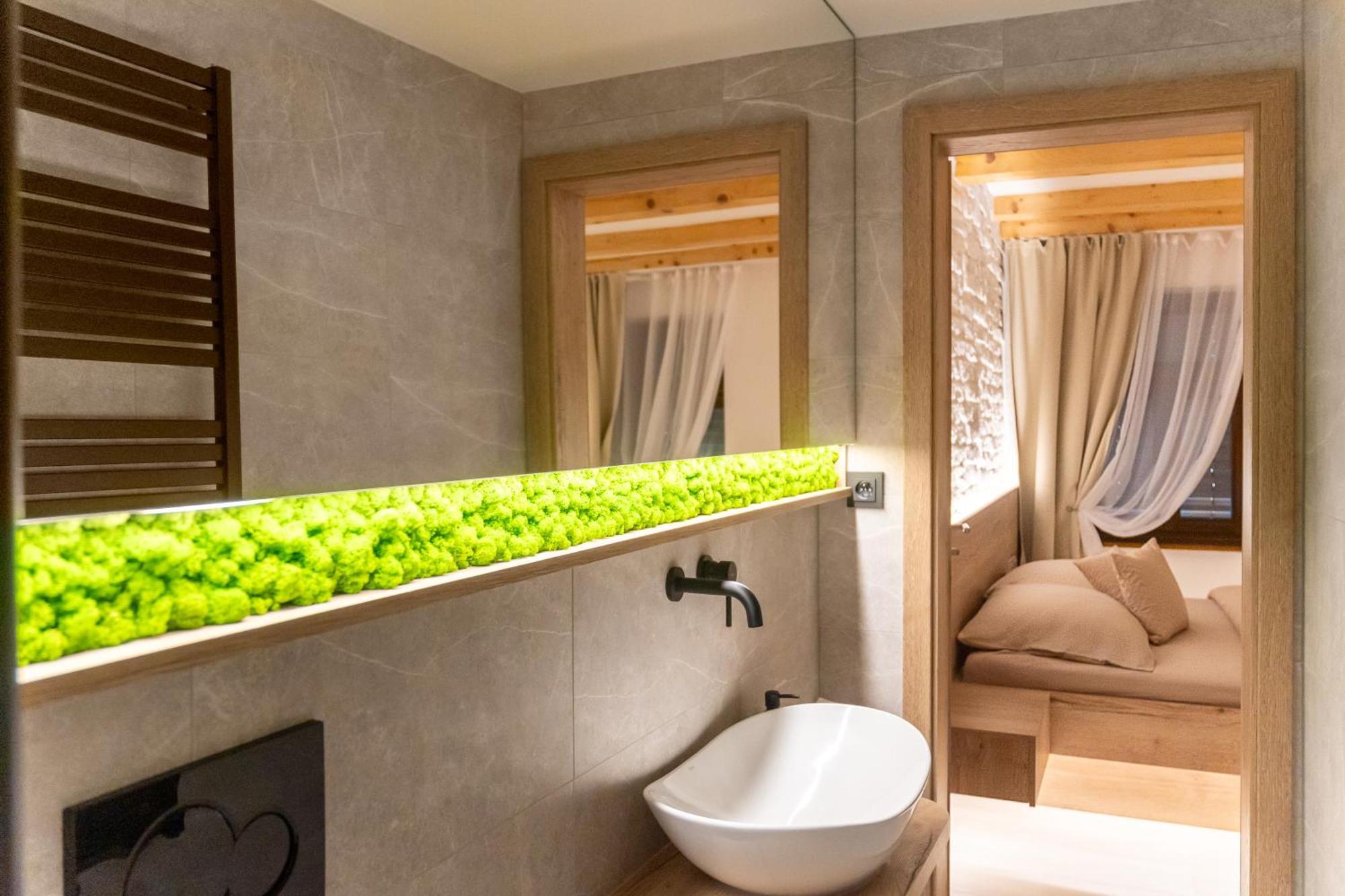 אולומוץ White Wolf Boutique Apartments מראה חיצוני תמונה