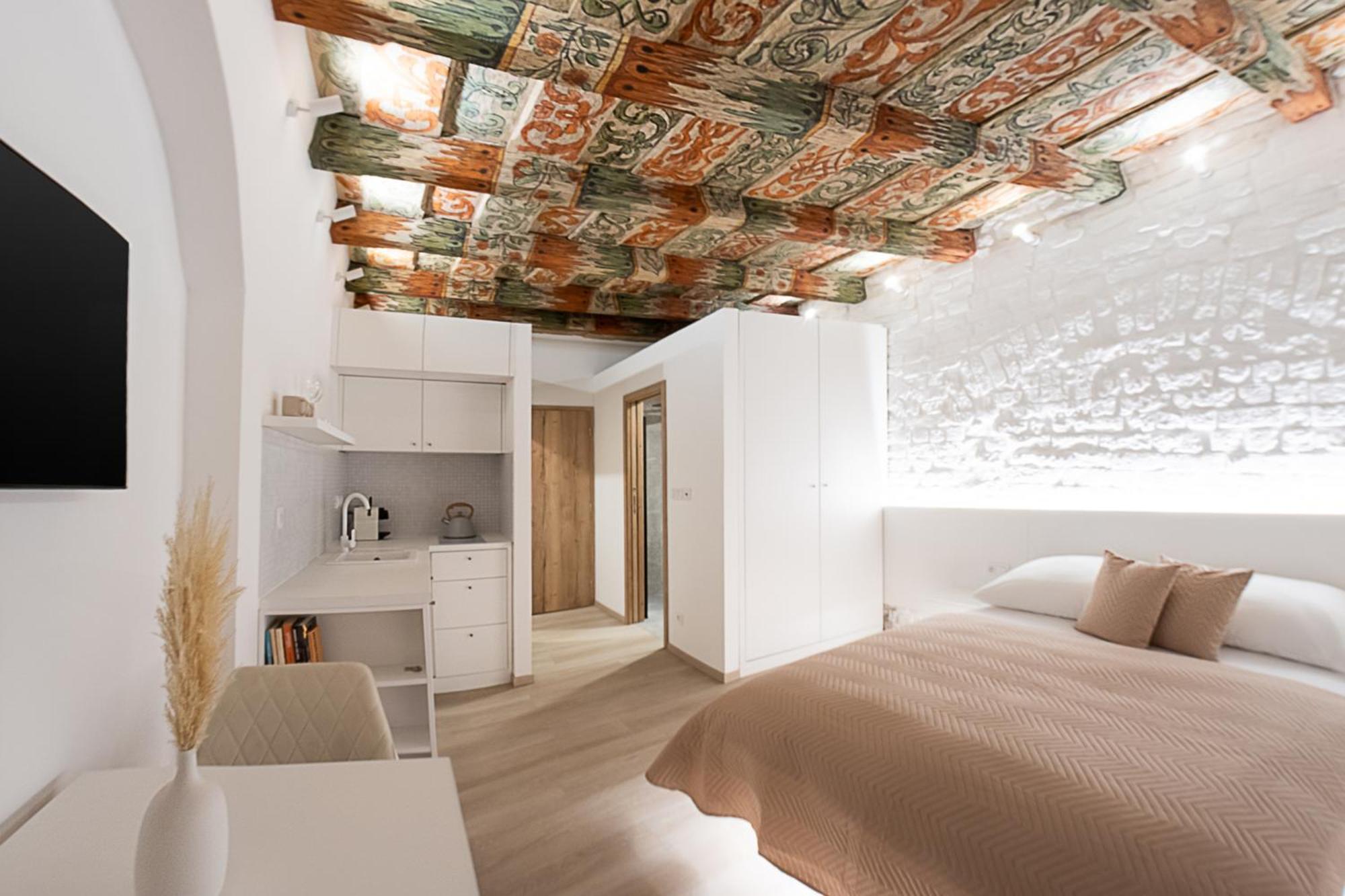 אולומוץ White Wolf Boutique Apartments מראה חיצוני תמונה
